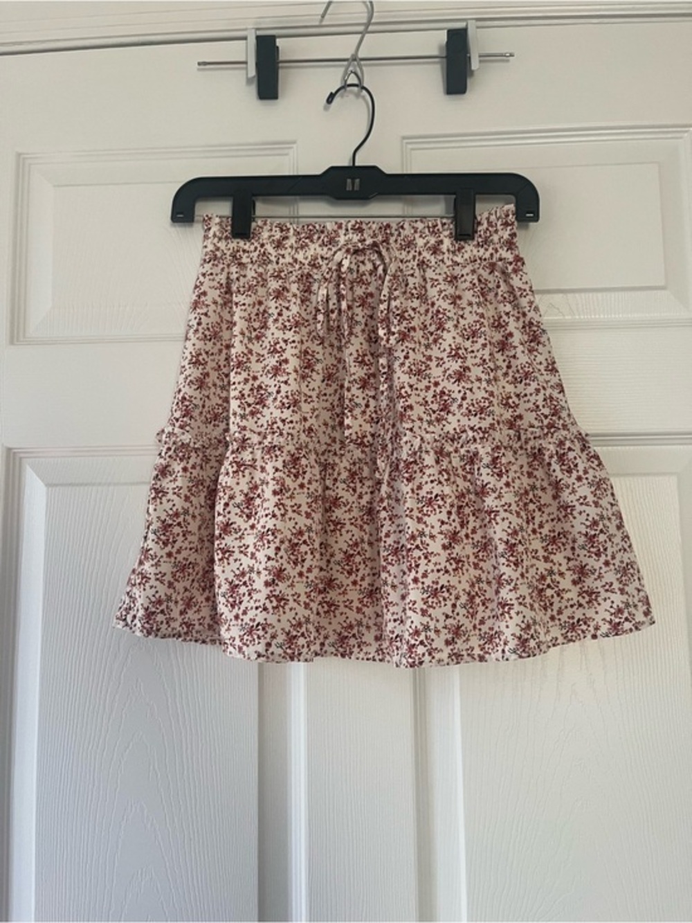 Paper crane Floral Tiered Mini Skirt - Ivory with Red Floral Print